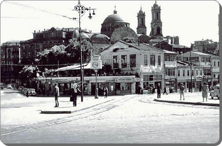 Η ιστορία της Ελένης της Ρωμιάς η οποία στον ξεριζωμό του ’22 χάθηκε στην Τουρκία. Την αναζητούσε ο πατέρας της σε όλη τη ζωή του και τελικά τη βρήκε ο εγγονός του στην Τραπεζούντα