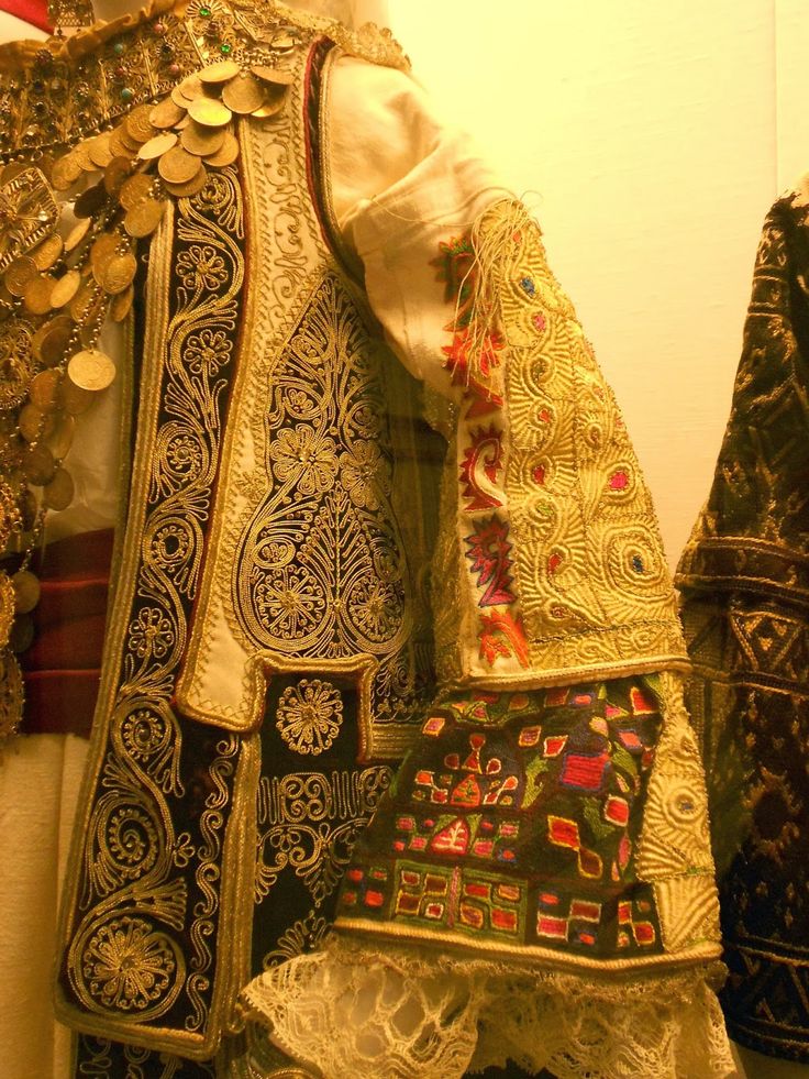 Παραδοσιακά κεντήματα από τις φορεσιές της Αττικής