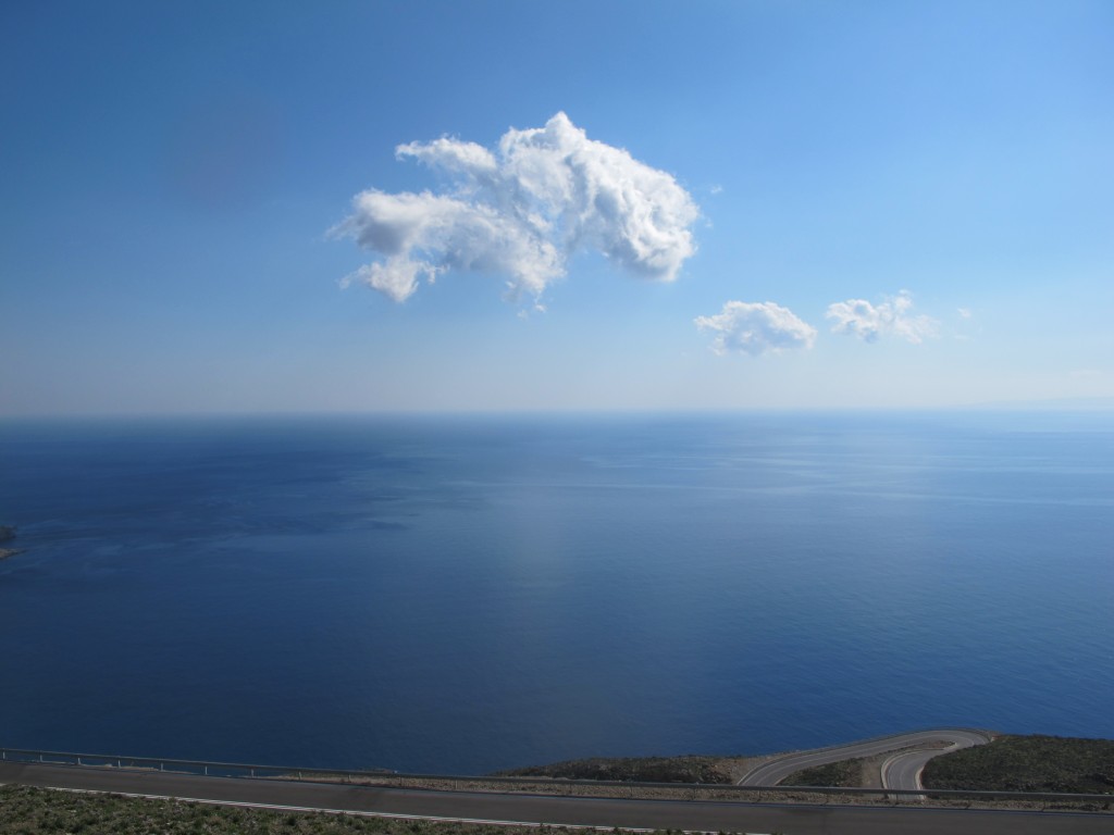 Ενα συννεφάκι ήλθε κι αυτό στο πανηγύρι