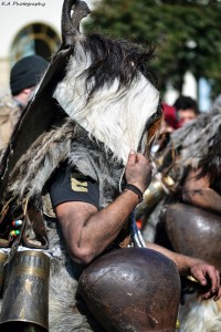 Ένα μαγευτικό έθιμο κατέλαβε την Θεσσαλονίκη - «Οι δρόμοι του κουδουνιού» για 3η χρονιά