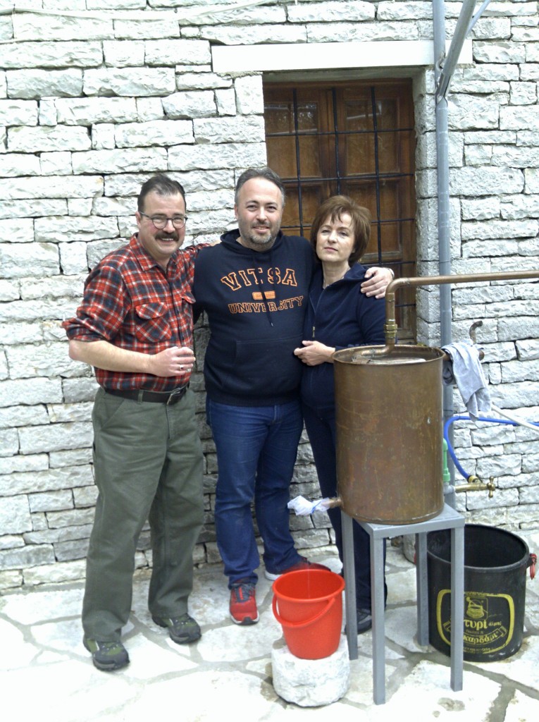 Making tsipouro with Alexandros Spyrou - Φτιάχνοντας τσίπουρο με τον Αλέξανδρο Σπύρου